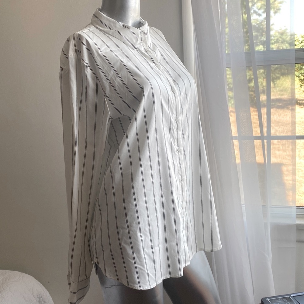 H&M Women’s dress shirt. Long sleeve. Size 14. Brand New with tags on.